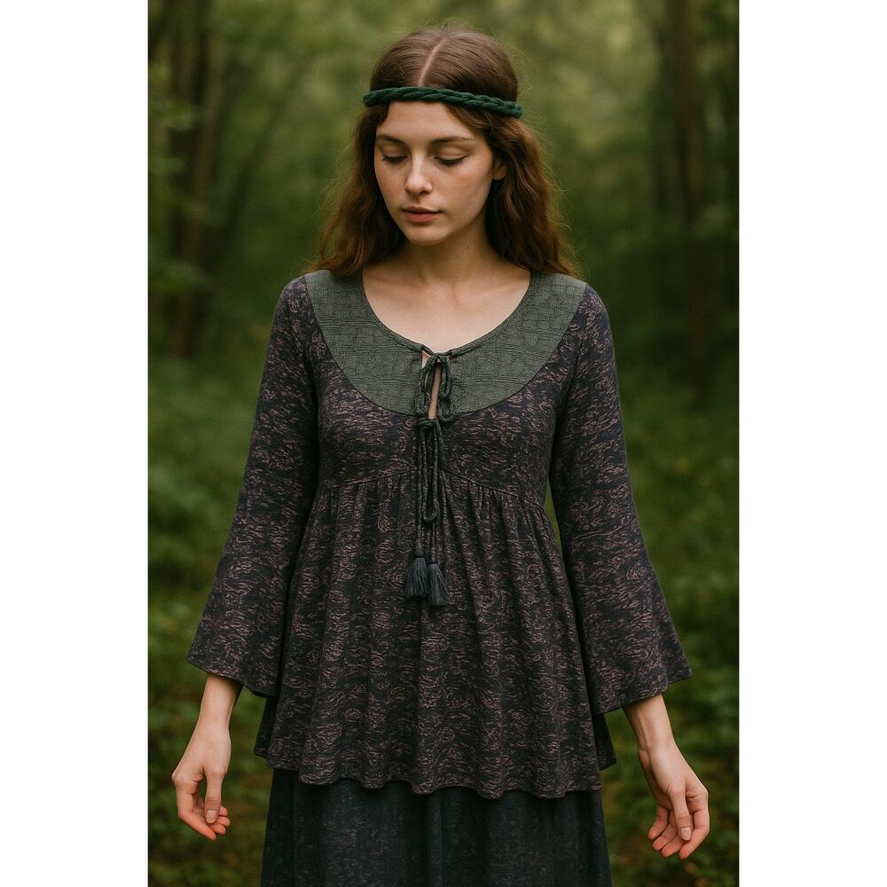 Anthropologie Akemi+Kin Paisley Print Bell Sleeve Baby Doll Top Size Small